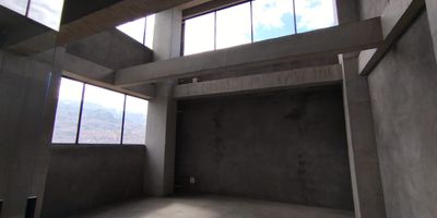 Local en Arriendo  Aranjuez
Haz crecer tu negocio en este local duplex en obra gris, con una distribucion flexible que puedes adaptar segun las necesidades de tu marca o empresa. Dispone de acometida a punto cero, instalaciones listas para cocina y bano, puerta tipo vidriera y un amplio espacio abierto, ideal para personalizar.

Su ubicacion es estrategica, en una zona de alto flujo vehicular y peatonal, con facil acceso a vias principales. A pocos pasos de Comfama Aranjuez, el Parque de Aranjuez, el Puente de la Madre Laura, supermercados y una variada oferta gastronomica.

Un inmueble con excelente visibilidad y gran proyeccion comercial, perfecto para diversos tipos de negocio en un entorno dinamico y de alta demanda.