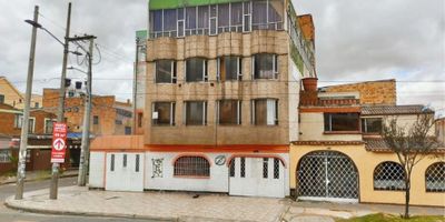 Edificio esquinero , sobre importante vía principal, de cuatro niveles, con uso institucional y comercial, ideal para instituciones educativas de cualquier tipo,
Actualmente cuenta con licencia de funcionamiento, se vende con un precio adicional de doscientos millones de pesos.