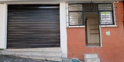 Local Comercial en Arriendo en Popular Modelo de Pereira, Cuenta con un área de 35m2, sin subdivisiones internas, 1 baño, Cocineta, Tipo Uso de Piso: Medio (Personas y Almacenamiento ligero).