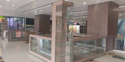 Bemsa arrienda burbuja en el centro comercial plaza arrayanes, tiene un área de 10  m2, cuenta con amplias vitrinas. seguridad del centro comercial.  comodas vias de acceso, buen flujo de transporte publico y peatonal, restaurantes, cerca al  parque de san pio amplio sector de comercio y servicios 