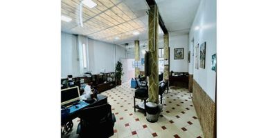 CODIGO  940FR9793 

Venta Casa Comercial de 270 m² en Palermo, Teusaquillo

Ubicación estratégica en una de las zonas comerciales más activas de Palermo, Teusaquillo, sobre vías de alto tráfico peatonal y vehicular.


 
 Área total: 270 m²
 
 
 Distribución: Local comercial + 2 oficinas independientes
 
 
 Segundo piso con espacio para reforma o adecuación personalizada
 


Beneficios de la ubicación:
Cercanía a importantes puntos de interés como Éxito, Galerías, Centro Cultural, centros comerciales Chapinero 57 y Plaza 54, y la Feria Artesanal de Chapinero.

Ideal para inversionistas y empresarios que buscan un espacio versátil con gran potencial comercial.
