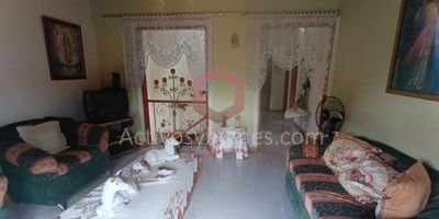 Arriendo Casa en San Antonio de Pereira,161 mt², 4 alcobas, 2 baños, sala comedor, cocina integral con red de gas, zona de ropas, parqueadero. Información sujeta a cambios. Las imágenes de muebles, enseres, decoración y demás elementos son una referencia. Arrienda  Activos y Bienes, Inmobiliaria experta en administración, arrendamiento y venta de apartamentos, casas, locales, bodegas y oficinas en el Oriente Antioqueño, Medellín y toda el área Metropolitana.