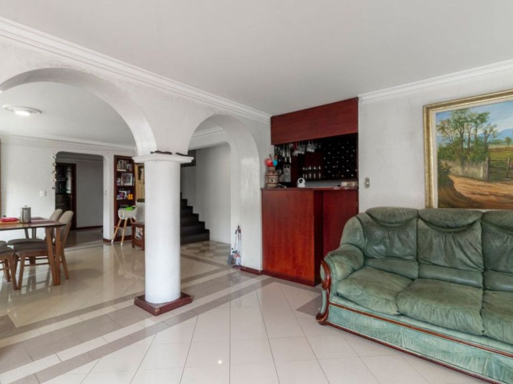 Apartamento de 5 alcobas en venta en Pardo Rubio, Bogotá, 223 m² · foto 5 de 20