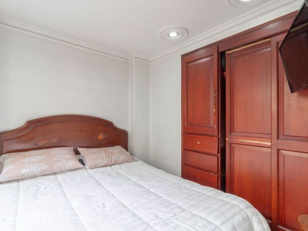 Apartamento de 5 alcobas en venta en Pardo Rubio, Bogotá, 223 m² · foto 14 de 20