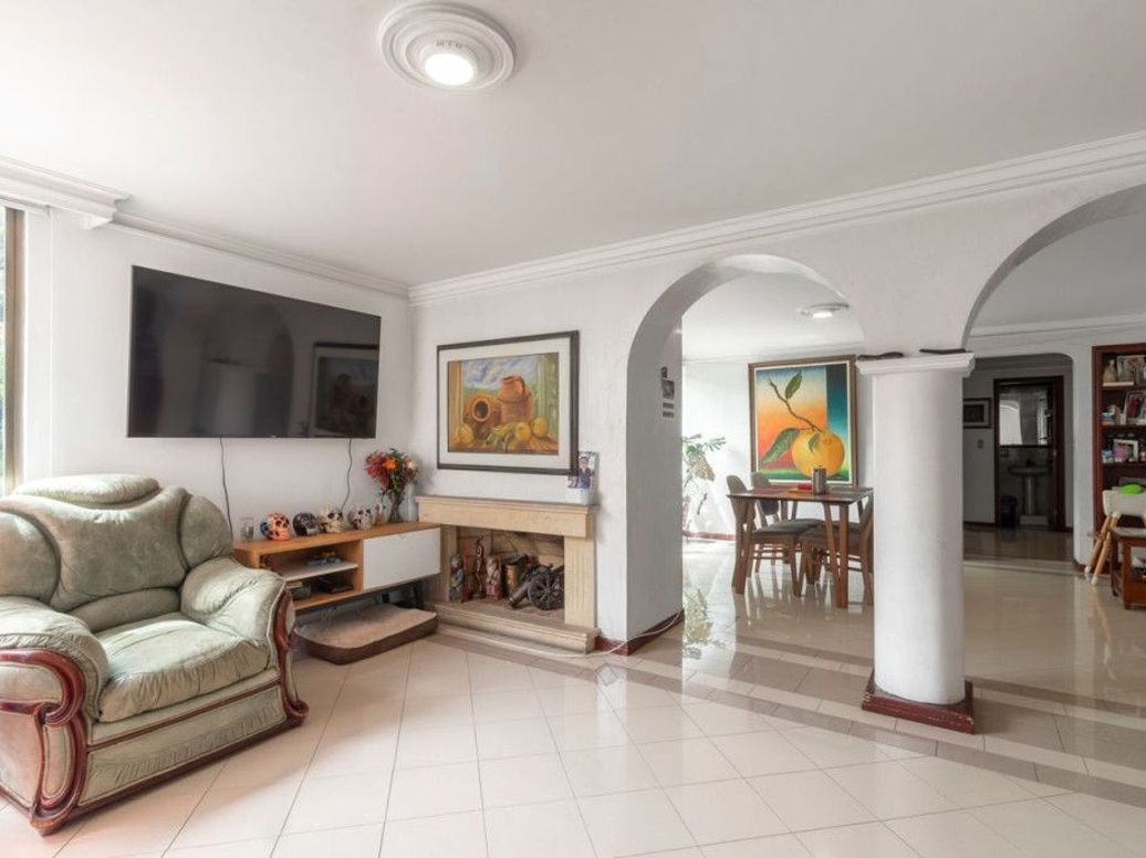 Apartamento de 5 alcobas en venta en Pardo Rubio, Bogotá, 223 m² · foto 6 de 20