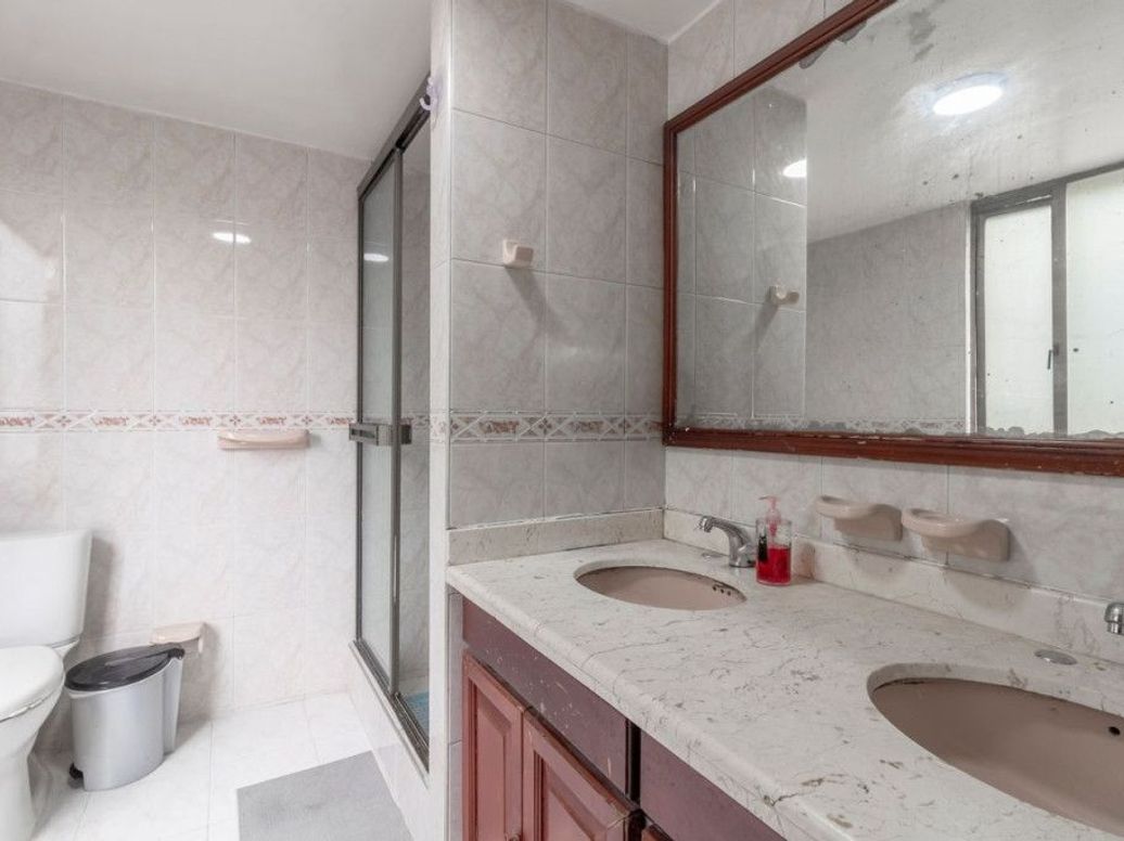 Apartamento de 5 alcobas en venta en Pardo Rubio, Bogotá, 223 m² · foto 13 de 20