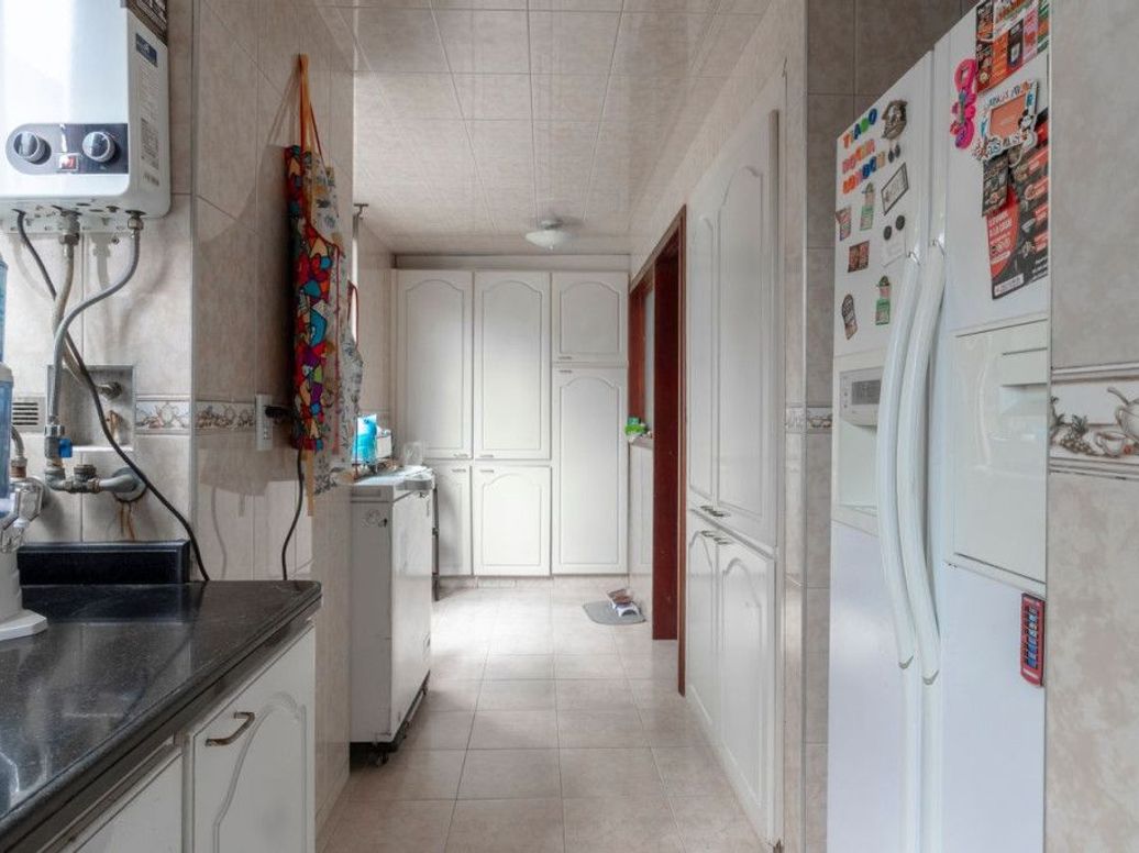 Apartamento de 5 alcobas en venta en Pardo Rubio, Bogotá, 223 m² · foto 9 de 20