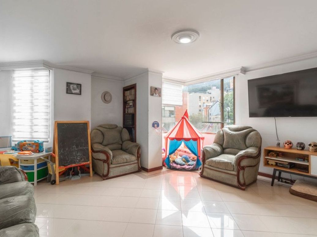 Apartamento de 5 alcobas en venta en Pardo Rubio, Bogotá, 223 m² · foto 4 de 20