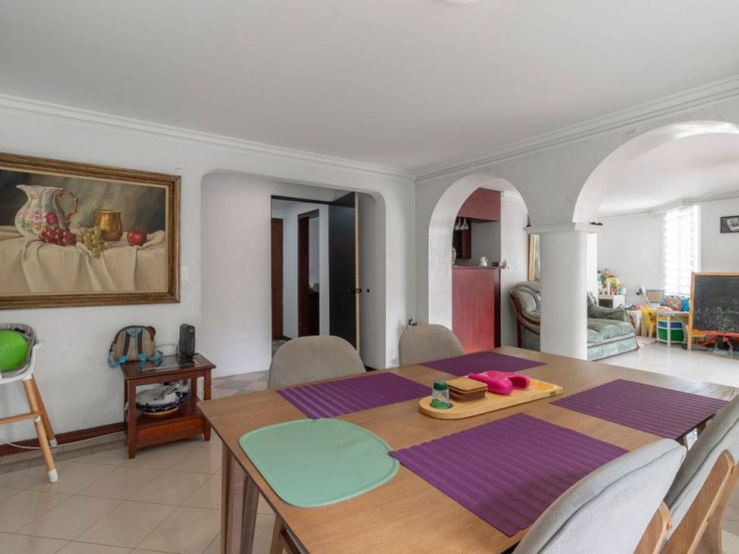 Apartamento de 5 alcobas en venta en Pardo Rubio, Bogotá, 223 m² · foto 2 de 20