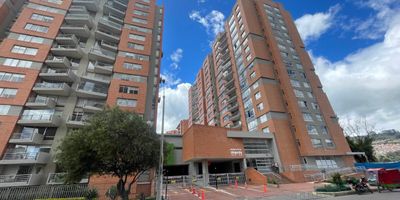 Arrendamos apartamento cuenta con 1 habitaciones, 1 baños, sala comedor, cocina integral a gas, zona de lavandería, 1 parqueadero y 1 deposito.

El conjunto cuenta con Gimnasio, salón comunal, BBQ, salón de niños, parqueadero de visitantes, celaduría 24 horas y otros.

Está ubicado en un sector residencial y estratégico, zonas verdes, parques, restaurantes, entre otros.