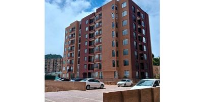 DC Arriendo apartamento en La Calera? 

Vive en un sector residencial consolidado, rodeado de vías principales y transporte público. Este apartamento es ideal para quienes buscan espacio, ubicación y precio competitivo.


?️ Precio de arriendo: $3.300.000
? Área construida: 80 m²
?️ 3 habitaciones
? 2 baños
? Cocina integral 
? Piso 07 con ascensor
? Para estrenar

? Parqueadero: 1 cubierto y deposito

? Valor del canon de arriendo incluye la administracion.

Espectaculares Areas Sociales, zona verde, gym, parque para niños , salón comunal, salas de coworking, salón de juegos y terraza BBQ.

Una excelente opción para vivir en la Calera.

Contáctanos para más información o agendar una visita:
? WhatsApp: 319 2532417
? www.bogotarealestate.com.co
? Síguenos: @bogota.real.estate
