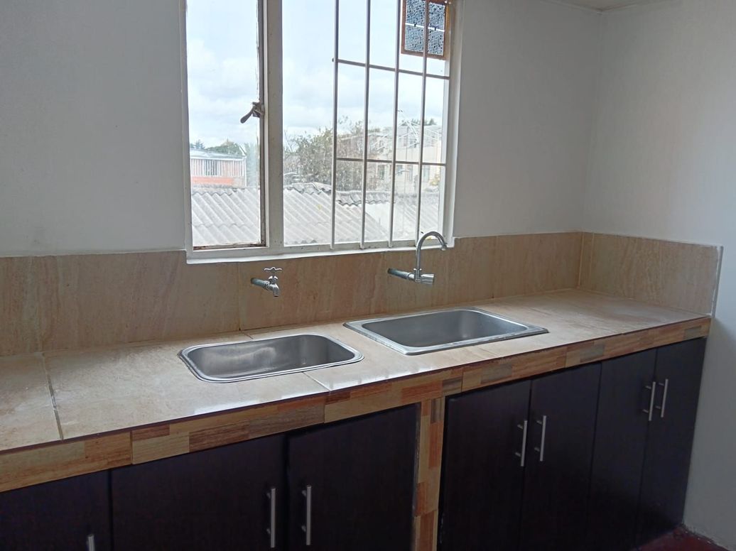 Casa de 6 alcobas en venta en El Nogal, Bogotá, 180 m² · foto 10 de 19