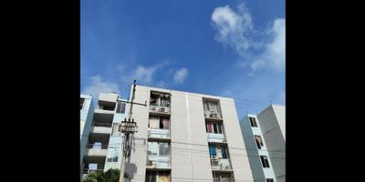 Apartamento en Venta en Caribe Verde – Conjunto Residencial Vipa Azul

Ubicado en la Calle 134 #9-124, Apto. 502, este apartamento de 46 m² se encuentra en el piso 5 de un conjunto cerrado con buenas zonas comunes, ideal para familias que buscan comodidad y seguridad en Barranquilla.

Características del inmueble:


 
 Área construida: 46 m²
 
 
 Habitaciones: 3
 
 
 Baños: 1
 
 
 Piso: 5
 
 
 Estrato: 1
 
 
 Antigüedad: 8 años
 
 
 Conjunto cerrado con portería
 
 
 Salón comunal
 


Valor de venta: $100.000.000
Administración aproximada: $258.496

Servicios públicos mensuales estimados:


 
 Gas: $32.992
 
 
 Energía: $59.744
 
 
 Acueducto: $51.860
 
 
 Internet + TV: $113.900
 


El conjunto Vipa Azul está ubicado en Caribe Verde, un sector en crecimiento con fácil acceso a transporte público, colegios, comercios y zonas verdes. Es una excelente opción para adquirir vivienda propia o invertir en una zona con alta proyección de valorización.

Palabras clave SEO: apartamento en venta Caribe Verde Barranquilla, Vipa Azul, apartamento 3 habitaciones Barranquilla, inversión inmobiliaria Barranquilla, apartamento económico Barranquilla.
