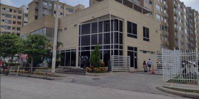 Apartamento en Venta en Puerta Dorada – Conjunto Residencial Coralina

Ubicado en la Calle 100 #19sur-40, Apto. 658, este apartamento de 53 m² ofrece un diseño moderno, excelente distribución y completas zonas sociales, ideal para familias o inversionistas en el sur de Barranquilla.

Características del inmueble:


 
 Área construida: 53 m²
 
 
 Habitaciones: 3
 
 
 Baños: 2
 
 
 Piso: 6
 
 
 Estrato: 2
 
 
 Antigüedad: 5 años
 
 
 Conjunto cerrado con portería
 
 
 Piscina
 
 
 Salón comunal
 
 
 Zona de BBQ
 
 
 Zona infantil
 
 
 Áreas verdes
 


Valor de venta: $153.920.000
Administración aproximada: $311.495

Servicios públicos mensuales estimados:


 
 Gas: $29.467
 
 
 Energía: $82.009
 
 
 Acueducto: $86.119
 
 
 Internet + TV: $113.900
 


El conjunto Coralina se encuentra en Puerta Dorada, un barrio residencial con gran proyección, acceso a transporte público, zonas comerciales, parques y colegios. Perfecto para quienes buscan calidad de vida o una inversión segura en el mercado inmobiliario de Barranquilla.

Palabras clave SEO: apartamento en venta Puerta Dorada Barranquilla, Coralina, apartamento 3 habitaciones Barranquilla, inversión inmobiliaria Barranquilla, apartamento con piscina Barranquilla.
