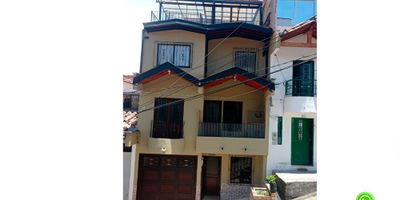 Gran Oportunidad de Inversión en Rionegro

Cód 117 70  $780.000.000 Rionegro  Estrato 3  200 m2

Tres pisos  en venta llenos de posibilidades para vivir, rentar o emprender

1er piso  Garaje, 2 habitaciones con clóset, sala comedor, baño, cocina integral.
2do piso 2 habitaciones con clóset, sala comedor, cocina integral, zona de ropas y balcón.
3er piso 2 habitaciones principal con baño privado y clóset, baño social, sala comedor, cocina integral, mezzanine, zona de ropas y asadero con vista espectacular
Se acepta cambio por lote en Rionegro  y  efectivo. Haz tu mejor negocio hoy 
Ubicada en zona estratégica y de alta valorización . Ideal para inversión en renta múltiple o para familias que buscan amplitud y confort.


