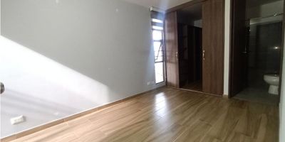 VENTA APARTAMENTO CIUDAD PACIFICA SUR DE CALI. Distribuida en sala comedor, baño social, cocina integral abierta, zona de oficios, gas, 3 alcobas, la principal con baño y vestier. La unidad cuenta con parqueadero comunal, pisicinas, zona infantil, salon social, gym y porteria 24 horas. 
