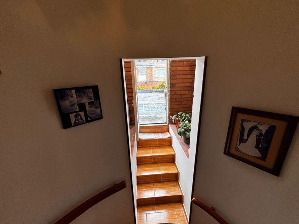 Casa de 4 alcobas en venta en Ub. Cordoba, Bogotá, 274 m² · foto 12 de 20