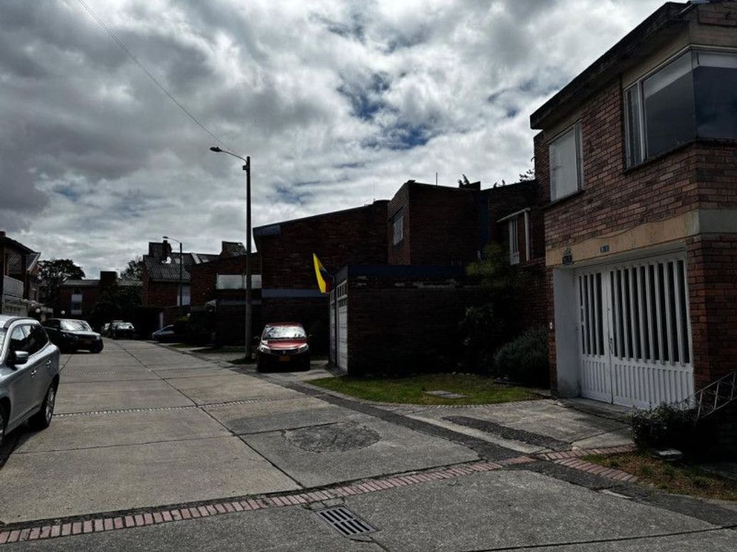 Casa de 4 alcobas en venta en Ub. Cordoba, Bogotá, 274 m² · foto 3 de 20