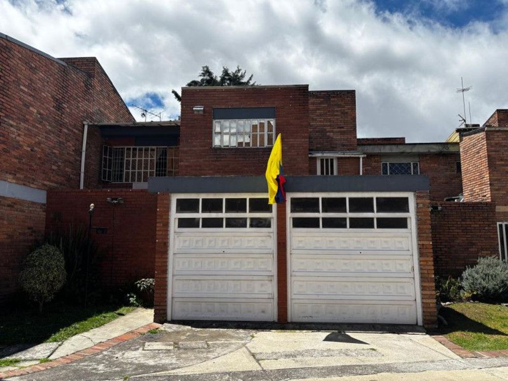 Casa de 4 alcobas en venta en Ub. Cordoba, Bogotá, 274 m² · foto 2 de 20
