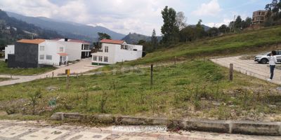 Atos Inmobiliaria vende lote en el municipio de Jenesano, cerca de la ciudad de Tunja.
Ubicado en una urbanización dentro del casco urbano, a tan solo cuatro cuadras del parque principal. El lote mide 8 x 16 metros, para un total de 128 m², y ofrece una excelente vista, acceso pavimentado y uso de suelo residencial. Cuenta con todos los servicios públicos.
¡No esperes más! Contáctanos y agenda tu cita.