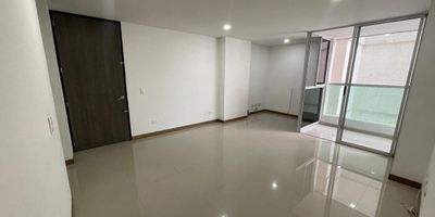 Vendo apartamento en La Flora, Piso 11, terraza amplia, 3 habitaciones, 2 baños, parqueadero y deposito. la unidad cuenta con excelente zona social, vigilancia 24/7, cerca de transporte público, zonas verdes, supermercados.