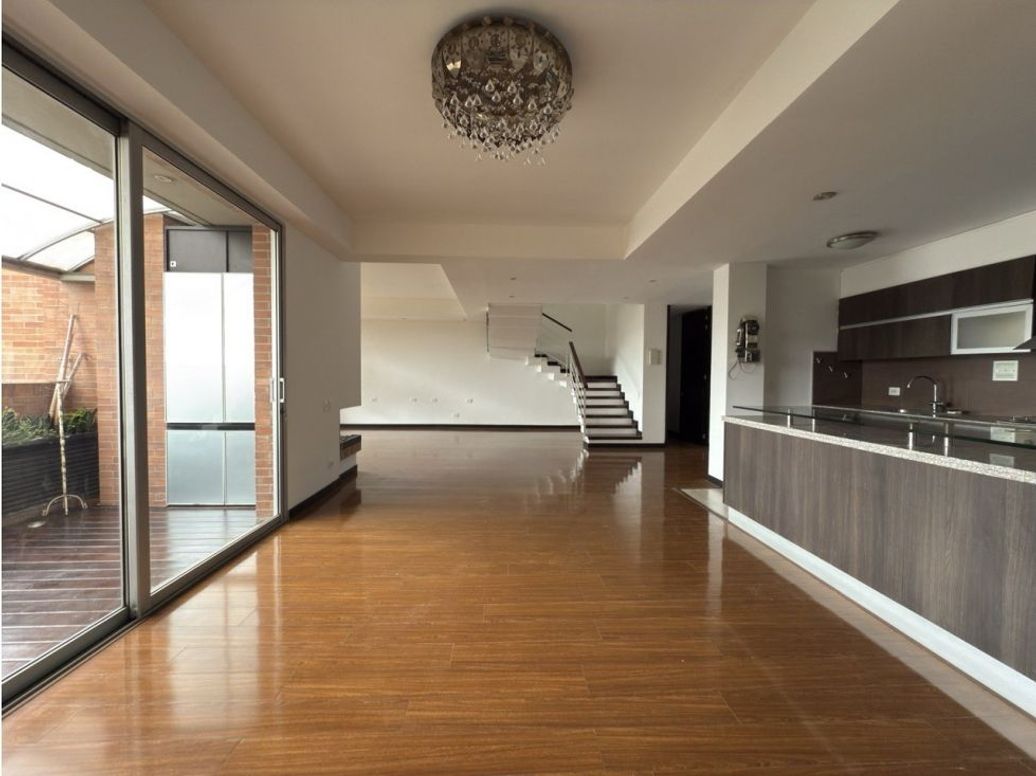 Apartamento de 3 alcobas en venta en Chico, Bogotá, 140 m² · foto 5 de 19