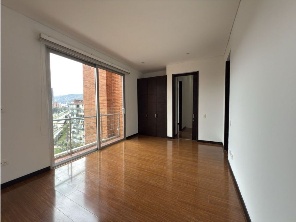Apartamento de 3 alcobas en venta en Chico, Bogotá, 140 m² · foto 10 de 19