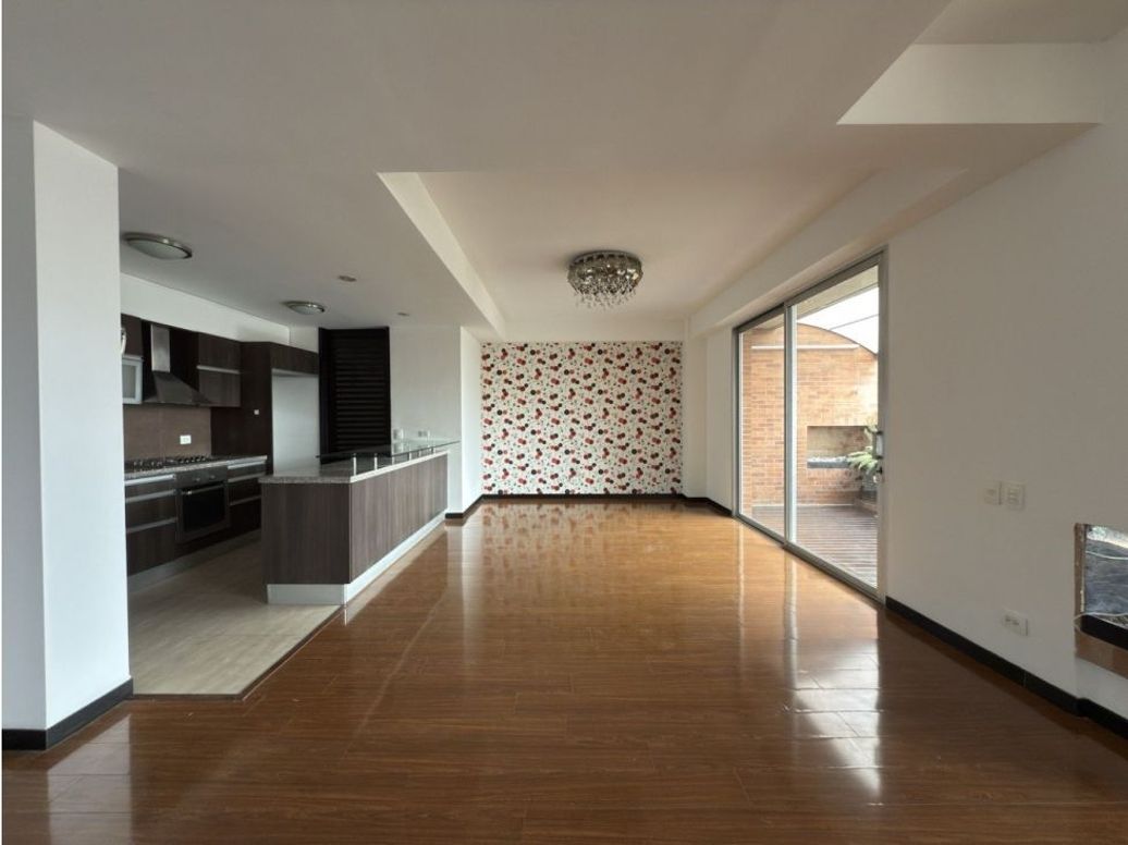 Apartamento de 3 alcobas en venta en Chico, Bogotá, 140 m² · foto 2 de 19