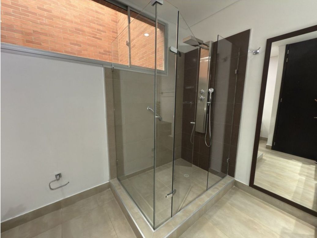 Apartamento de 3 alcobas en venta en Chico, Bogotá, 140 m² · foto 17 de 19