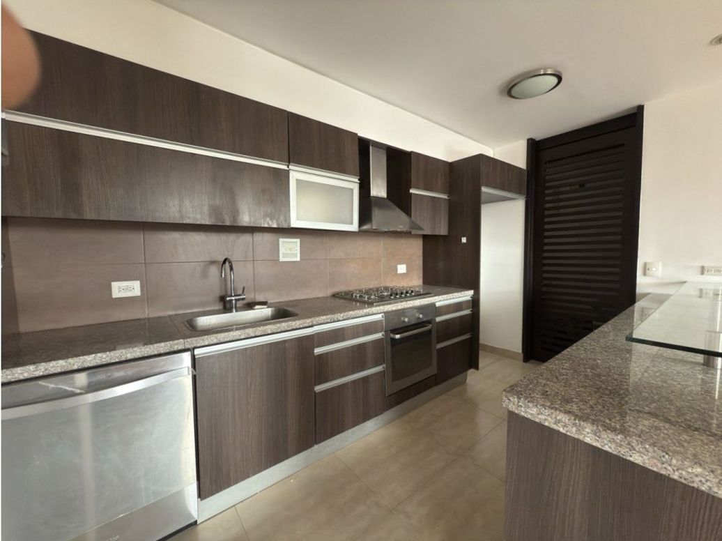 Apartamento de 3 alcobas en venta en Chico, Bogotá, 140 m² · foto 3 de 19