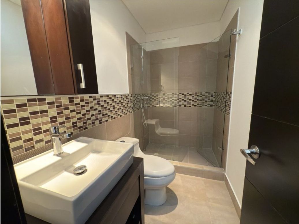 Apartamento de 3 alcobas en venta en Chico, Bogotá, 140 m² · foto 8 de 19
