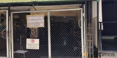 Local en arriendo Medellín, barrio San Javier; cuenta con 70 m2, 1 baño, cerca de la estación del metro, alto flujo peatonal, zona segura y comercial, facilidad de transporte público, ideal para tu negocio.