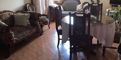 Venta de apartamentos central en la ciudad de Pereira en un sexto piso, consta de cuatro habitaciones con closet, tres baños,  cocina integral, sala comedor, zona de ropa, calentador de agua, parqueadero cubierto, el edificio cuenta con ascensor, cámaras y sensores. Es un apartamento muy bien ubicado en zona céntrica de la ciudad de Pereira, el precio es negociable y se acepta permutas. Agente Inmobiliario Lina Yomara Sanchez 