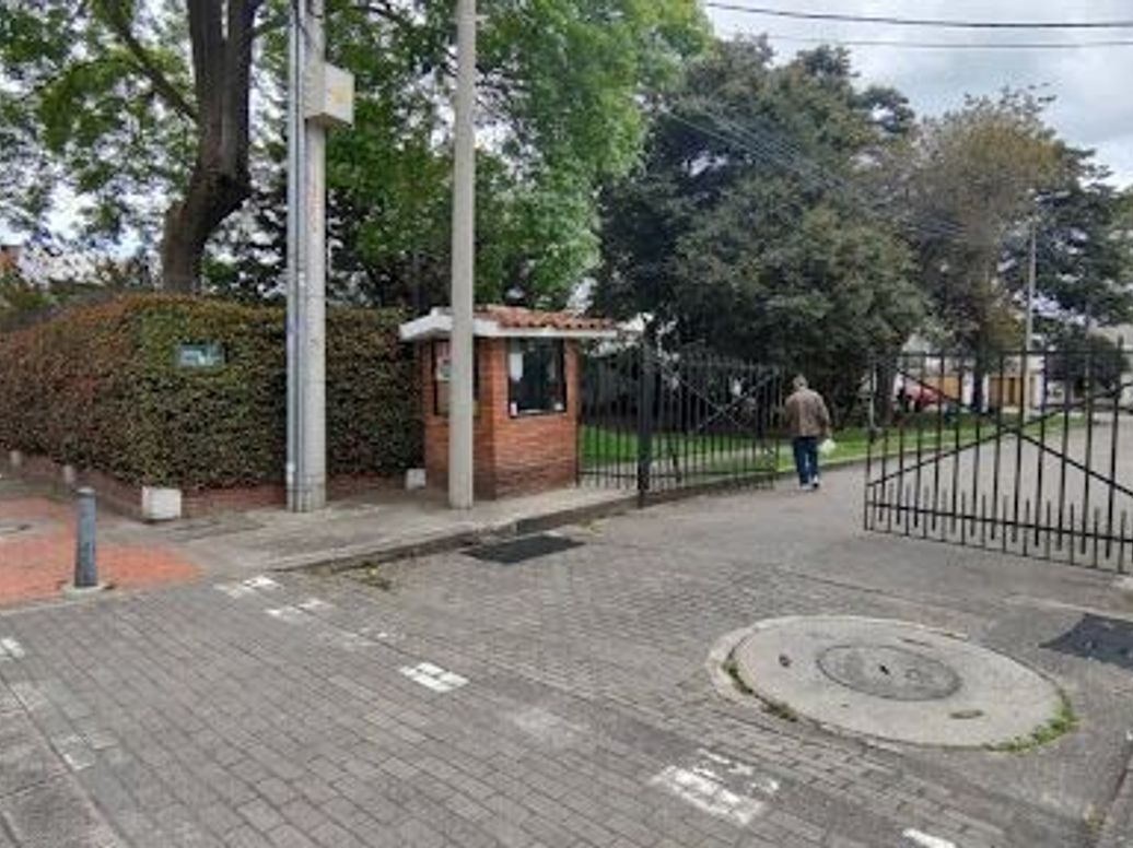 Casa de 4 alcobas en venta en Polo Club, Bogotá, 320 m² · foto 2 de 20