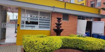 Espectacular Apartamento en el sector de Suba Pinar, ubicado en un primer piso de 37 M2, cuenta con 2 habitaciones, la principal con un balcón,  1 baño social, sala-comedor, cocina integral a gas, ducha eléctrica, zona de lavandería.  El edificio cuenta con parque para niños, zona verde, salón comunal y recepción. Posee una excelente distribución. Cualquier información adicional contáctenos al número 3143647952 o al correo electrónico maritza.suarezinmobiliariabogota.com. El equipo de Inmobiliaria Bogotá está comprometido a brindar una experiencia de vida excepcional para nuestros clientes desde el momento en que se unen a nuestra comunidad. 