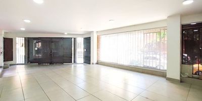 EXCELENTE LOCAL EN EL SECTOR DE RIRARDOT, AREA 80 MTS, 1 BAÑO, PISO EN CERAMICA.