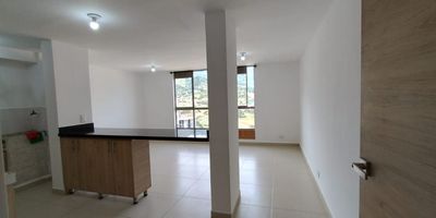 Moderno apartamento con 3 habitaciones, 2 baños, cocina integral, salón comedor, zona de ropas y parqueadero privado. Ubicado en una zona estratégica, tranquila y cerca de todo. Amplios espacios y luz natural que enamoran Agenda tu visita hoy y conócelo