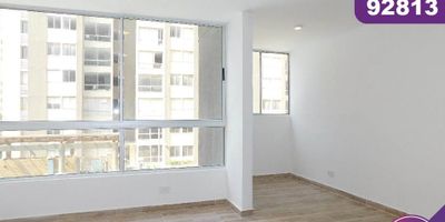 Apartamento en arriendo, ubicado en el sector de Ciudad de Mallorquín, al norte de la Ciudad de Barranquilla, cerca de la Ciénaga de Mallorquín, en un edificio con vigilancia privada las 24 Horas y zonas sociales de entretenimiento, piscina, zona infantil, salón comunal, el edificio cuenta con 12 pisos, el apartamento se encuentra ubicado en el piso 3, con un área aproximada de 57 mt2, distribuidos en 2 habitaciones, 2 baños, la habitación principal cuenta con baño interno, sala-comedor, cocina semi integral y zona de labores, buena distribución en sus áreas con buenos y modernos acabados, es fresco y acogedor, su entorno es tranquilo, residencial con cómodas vías de acceso y facilidad al transporte publico cercano, sobre el sector puede encontrar, parques, supermercados, colegios y muy cerca a la universidad del norte.