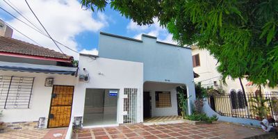 local ubicado al norte de la ciudad de ambiente fresco y luz natural durante el día. Cuesta con espacio principal listo para adecuarlo al gusto de tu empresa o negocio, baño privado. el local ofrece parqueadero exterior amplias zonas de acceso. Es cercano cra 47, parque suri salcedo, supermercado olímpica, ara, amplias zonas peatonales y alto flujo vehicular.