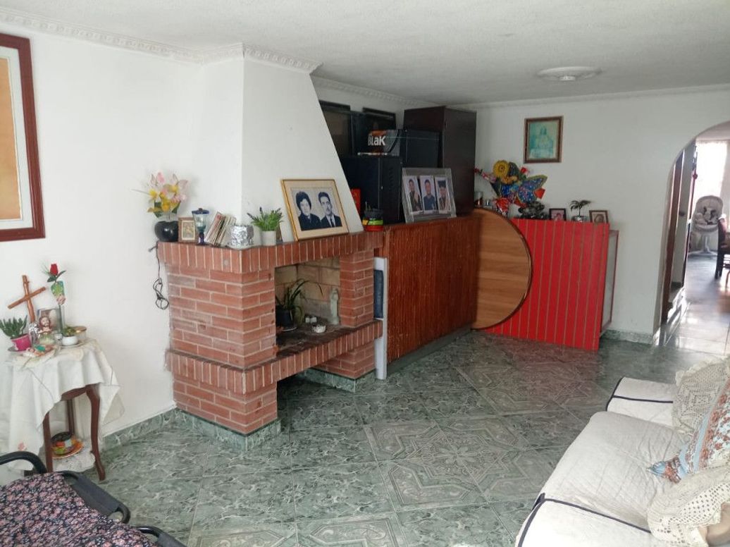 Casa de 5 alcobas en venta en Ingles, Bogotá, 143 m² · foto 3 de 20