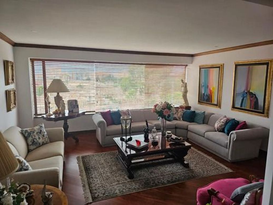 Apartamento de 3 alcobas en venta en Cerros De Suba, Bogotá, 239 m² · foto 3 de 20