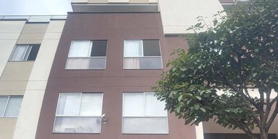 vendo amplio local ubicado en alarcon cuenta con 57mts consta de un espacio amplio bano servicios publicos independientes de agua luz y gas tiene puerta en vidrio alarma red para camaras de seguridad aire acondicionado excelente opcion para que puedas ubicar tu propio de negocio ideal para cafeterias supermercados veterinarias salon de belleza consultorio odontologico entre otros