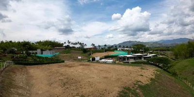 Lote disponible para la venta en el sector de Cerritos, cuenta con 2.300 mts