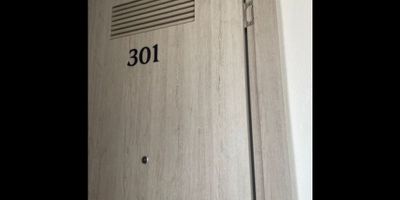 Cajicá. Vendo apartamento de 60 mts, exterior, una habitación, dos baños, sala comedor, cocina abierta, estufa y calentador a gas,  zona de lavandería, depósito y garaje. Se entrega con cortinas tipo persina. Puerta con chapa de seguridad. Edificio inteligente. 
