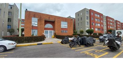 9359FR637: Este extraordinario apartamento con un área de terreno de 54.58 M2, cuenta con tres habitaciones  con closets, sala, comedor, cocina integral un  baño.

Sus características internas lo hacen ideal para los amantes de los animales, ya que admite mascotas. Además, cuenta con citófono, gas domiciliario y dispone de una práctica zona de lavandería.

Es un lugar ideal para quienes buscan un hogar dentro de una comunidad segura, ya que las características externas cuentan con acceso pavimentado, área social,  parques cercanos, recepción, salón comunal, transporte público cercano, urbanización cerrada, vigilancia y zona residencial.

Sin duda, es una excelente opción para quienes estén buscando un hogar cálido, seguro y moderno a un precio asequible.
