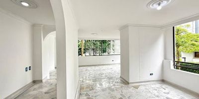 ¡VIVE EN PINARES! Exclusivo Penthouse en Venta. A tan solo una cuadra de Megacentro, con acceso inmediato a comercio, restaurantes, clínicas y transporte. Características habitaciones luminosas con armarios, baños modernos totalmente equipados, cuarto de servicio con baño completo, comedor independiente y cocina integral, Amplia sala de estar con vistas panorámicas Zona de ropas independiente. Acceso directo desde el ascensor al apartamento. 1 espacio de garaje. 1 depósito. Exclusiva terraza privada de 30m2, única en el edificio. Tipo Penthouse ¡solo uno como este! Perfecto para quienes buscan confort, exclusividad y una ubicación privilegiada en Pinares. Agenda tu cita hoy mismo.