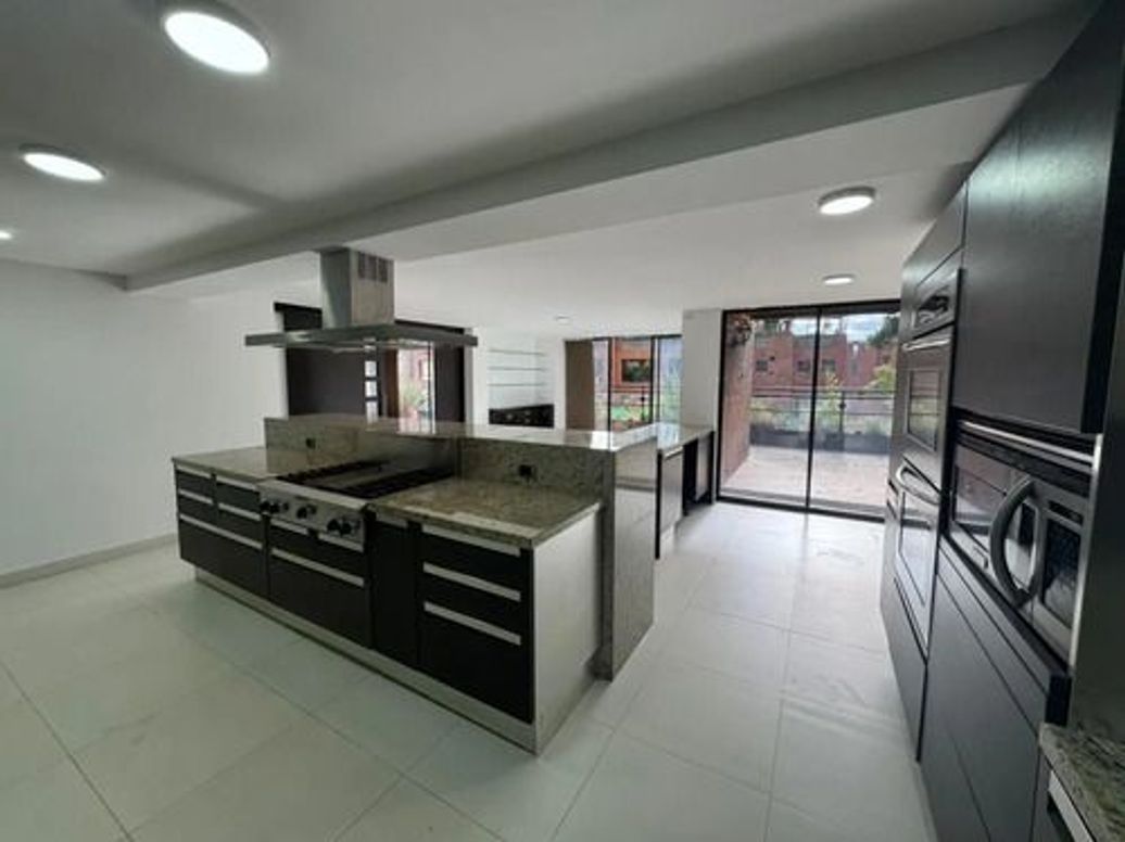 Apartamento de 5 alcobas en venta en Bellavista, Bogotá, 393 m² · foto 4 de 12