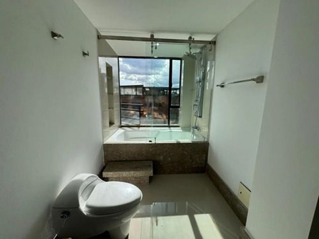 Apartamento de 5 alcobas en venta en Bellavista, Bogotá, 393 m² · foto 10 de 12