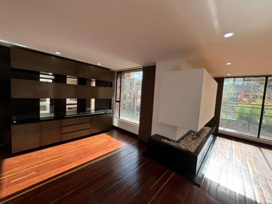 Apartamento de 5 alcobas en venta en Bellavista, Bogotá, 393 m² · foto 2 de 12