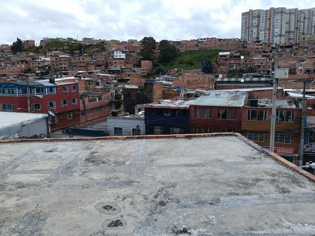 Casa de 5 alcobas en venta en Marco Fidel Suarez, Bogotá, 378 m² · foto 7 de 7